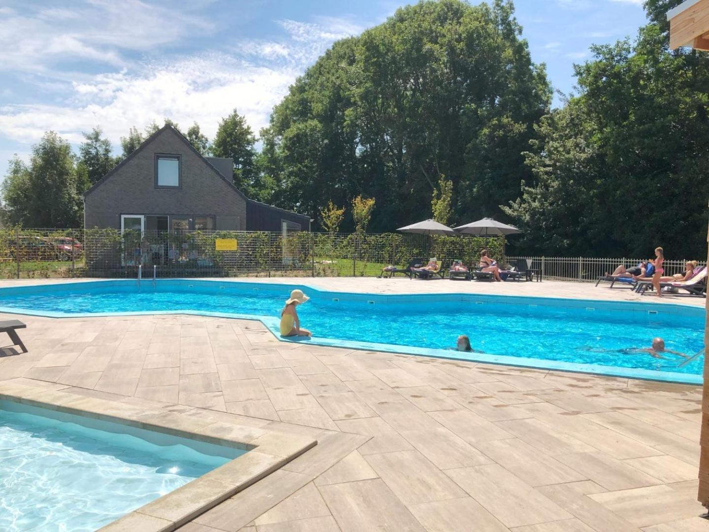 501b Op Recreatiepark De Wielen Chalet *