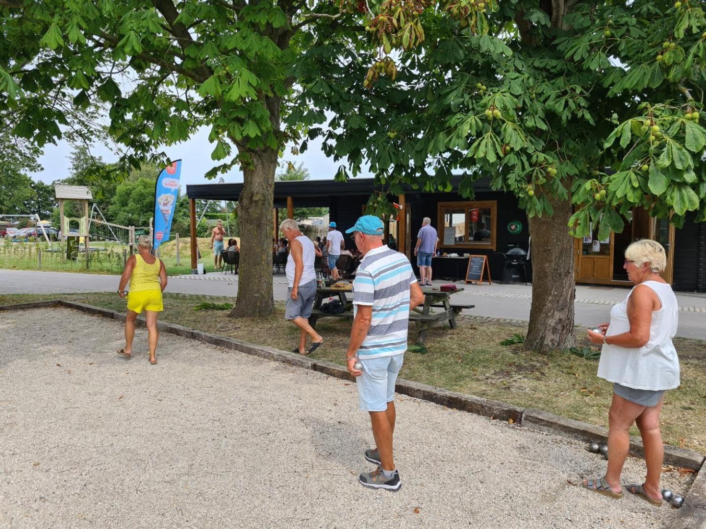 501b Op Recreatiepark De Wielen Chalet